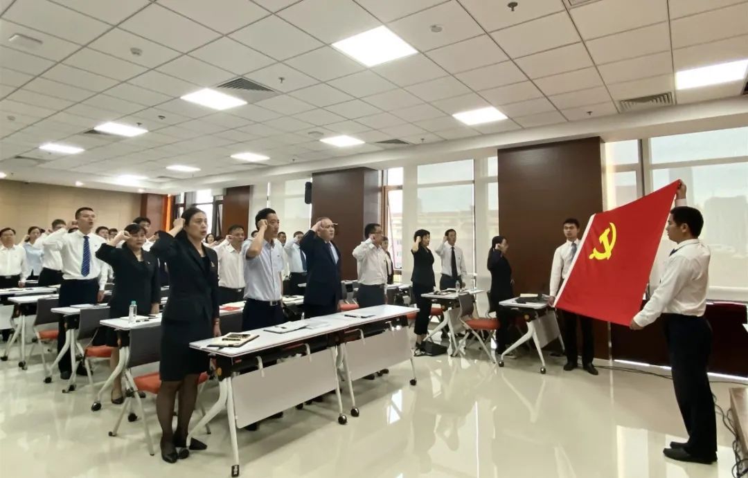 在红色活动中迎“七一” | 苏州市会议中心举办苏会党员集体政治生日活动